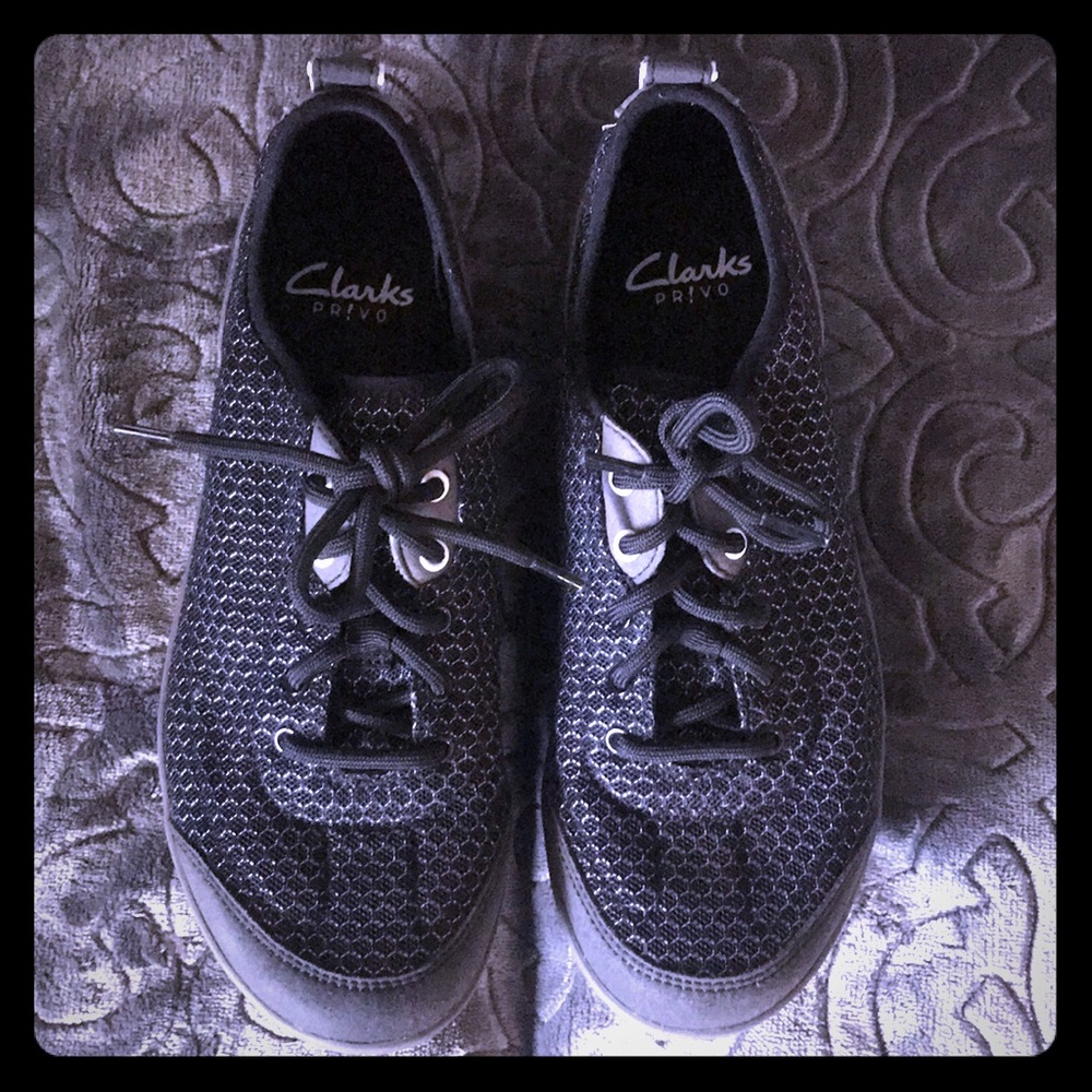 Clark’s black mesh tennis shoes